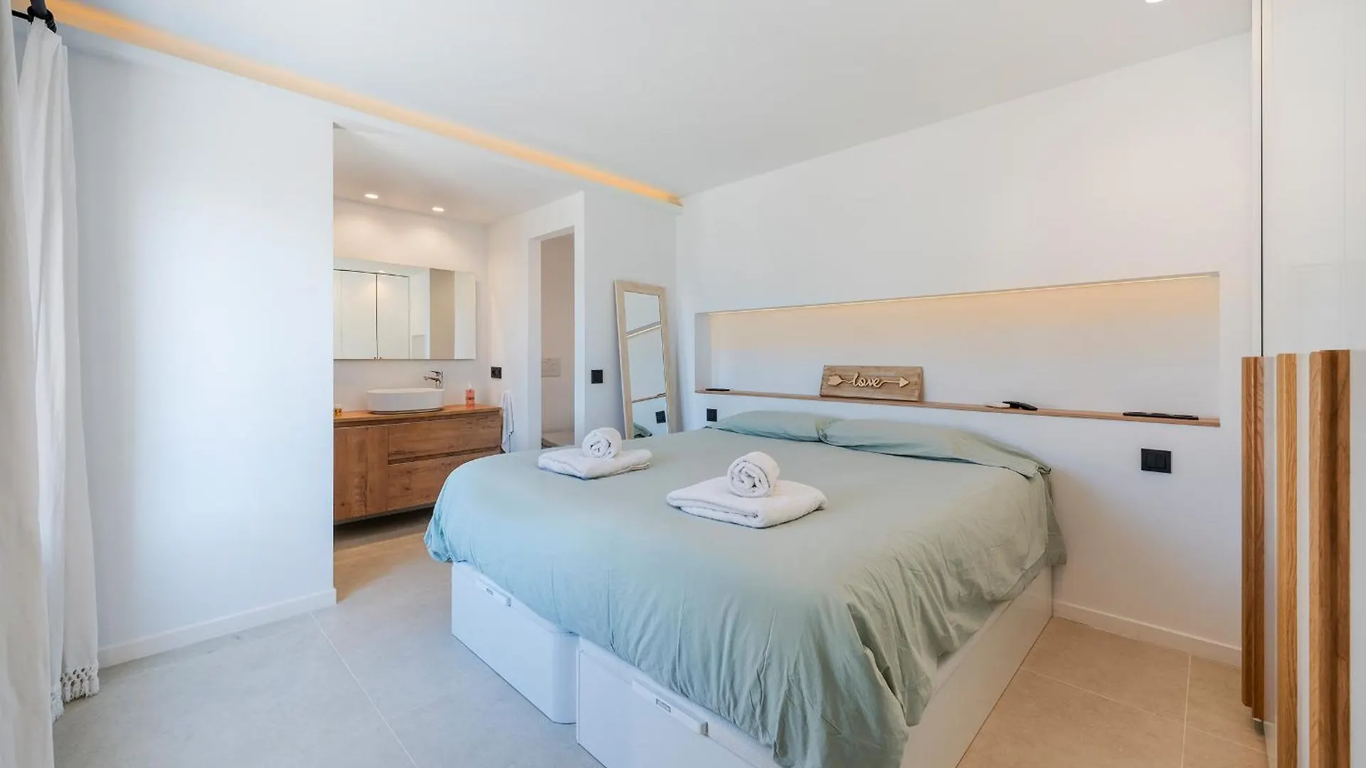 Villa Ana To Rent In Puerto Pollensa By Js Villas 0*, Port de Pollenca